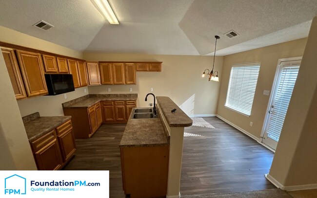 Foto del edificio - 10087 Mill Hill Ave