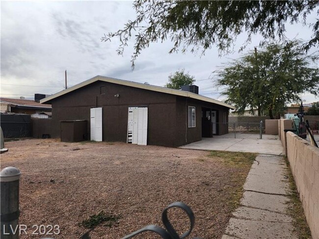 Building Photo - Single-Story Duplex Remodeled