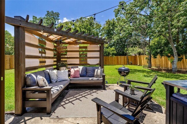 Foto del edificio - 5823 Duxbury St