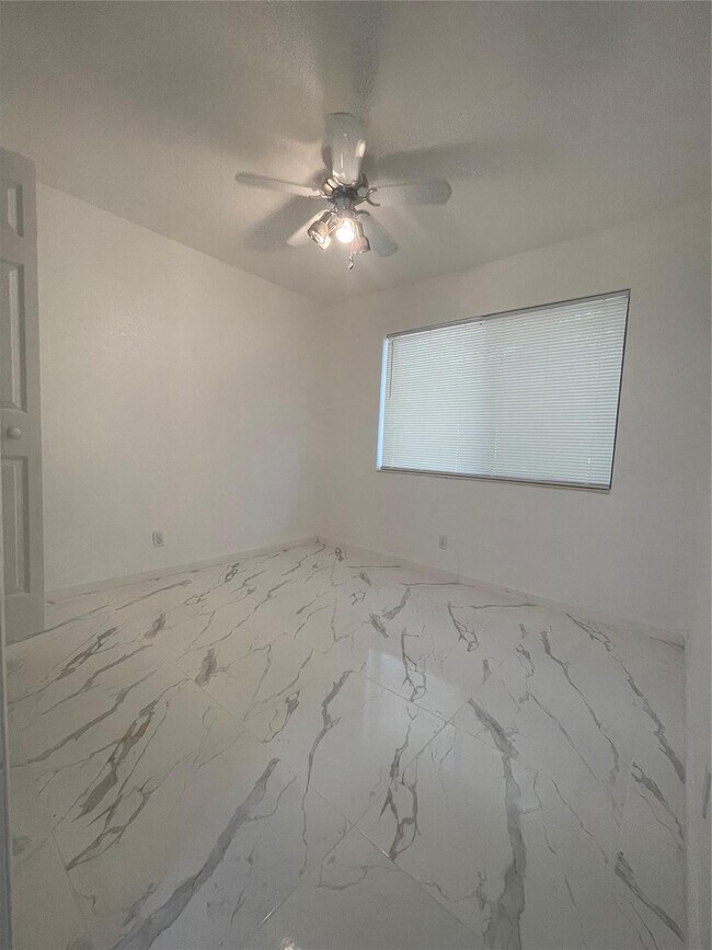 Foto del edificio - 730 NE 23rd Pl