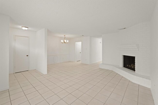 Foto del edificio - 14553 Misty Meadow Ln