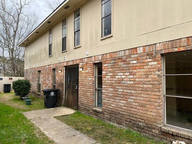 Foto del edificio - 2150 N Sherwood Forest Dr