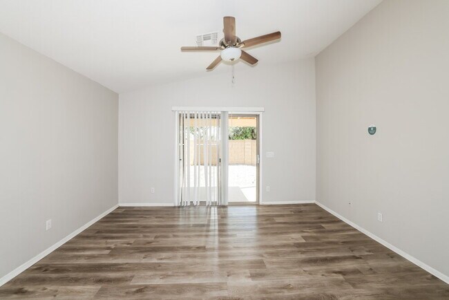 Foto del edificio - 11335 W Crestbrook Dr