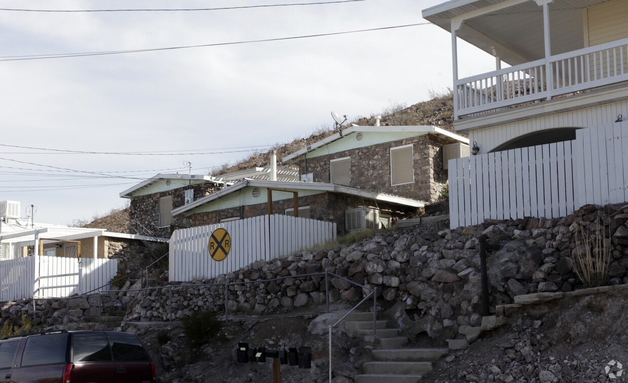 303 N 2nd Ave, Barstow, CA 92311 Apartments in Barstow, CA