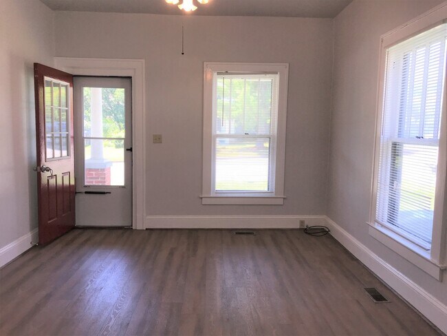 Building Photo - Charming Home Designed For Easy Living