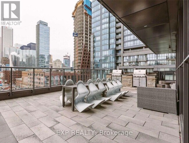 Photo du bâtiment - 290 Adelaide St W