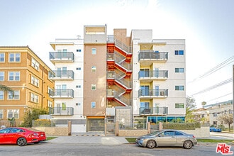 Building Photo - 903 S New Hampshire Ave