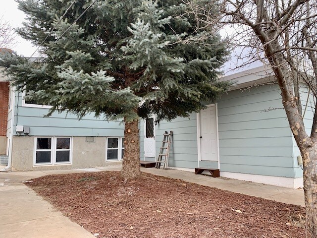Building Photo - 2219 Buena Vista Dr