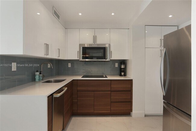 Building Photo - 1345 Lincoln Rd