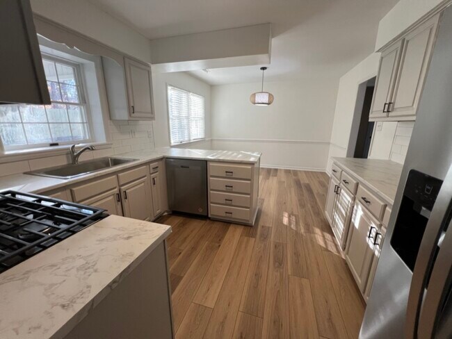 Building Photo - 1808 Rivertrace Point