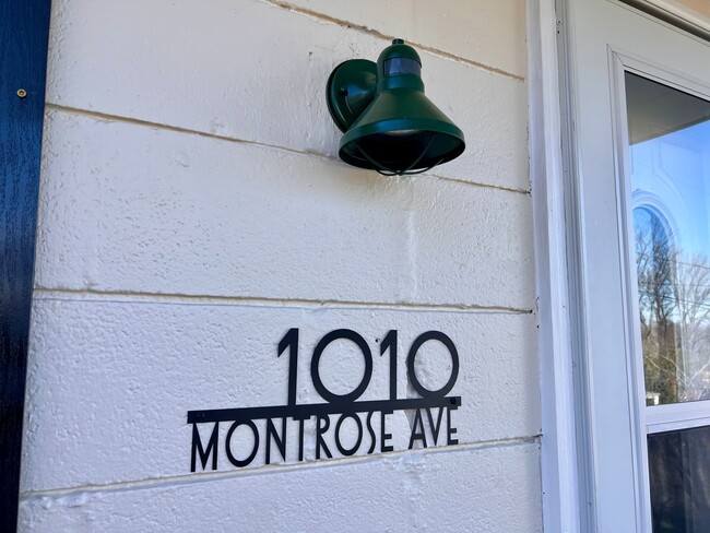 Foto del edificio - 1010 Montrose Ave