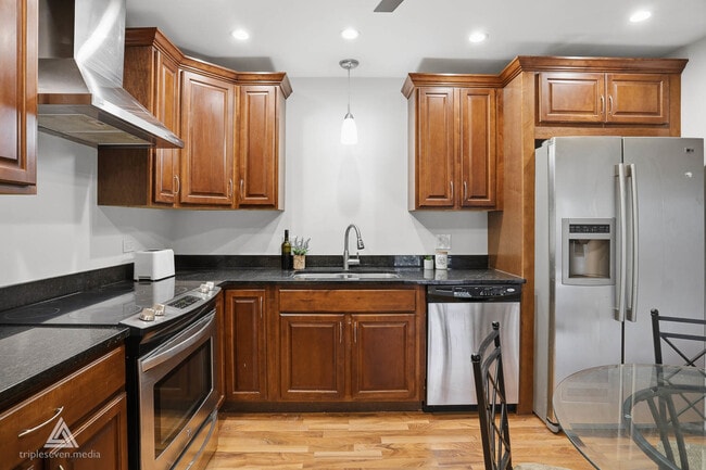 Foto del edificio - 7301 Willow Springs Rd