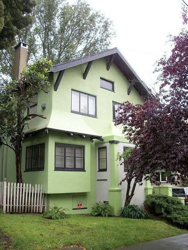 Foto principal - 2642 Derby St