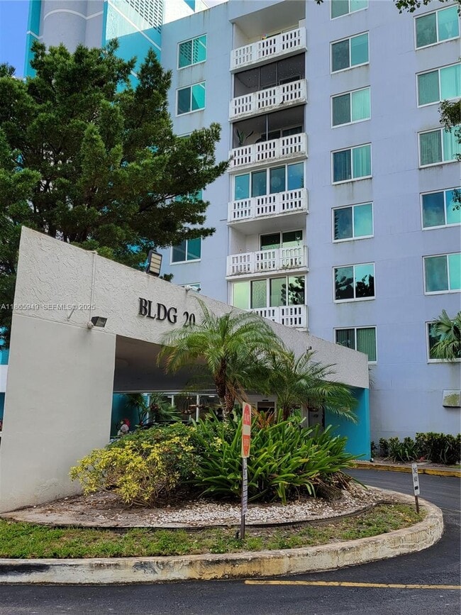 Building Photo - 919 Hillcrest Dr