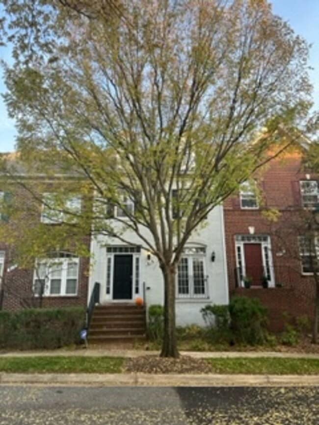 Building Photo - 614 Garden View Sq