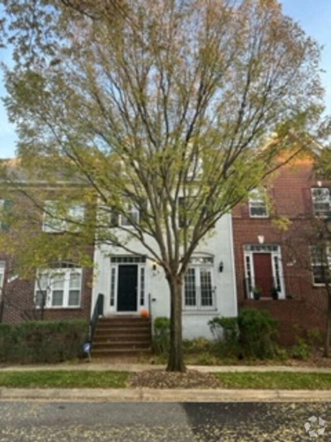 Building Photo - 614 Garden View Sq