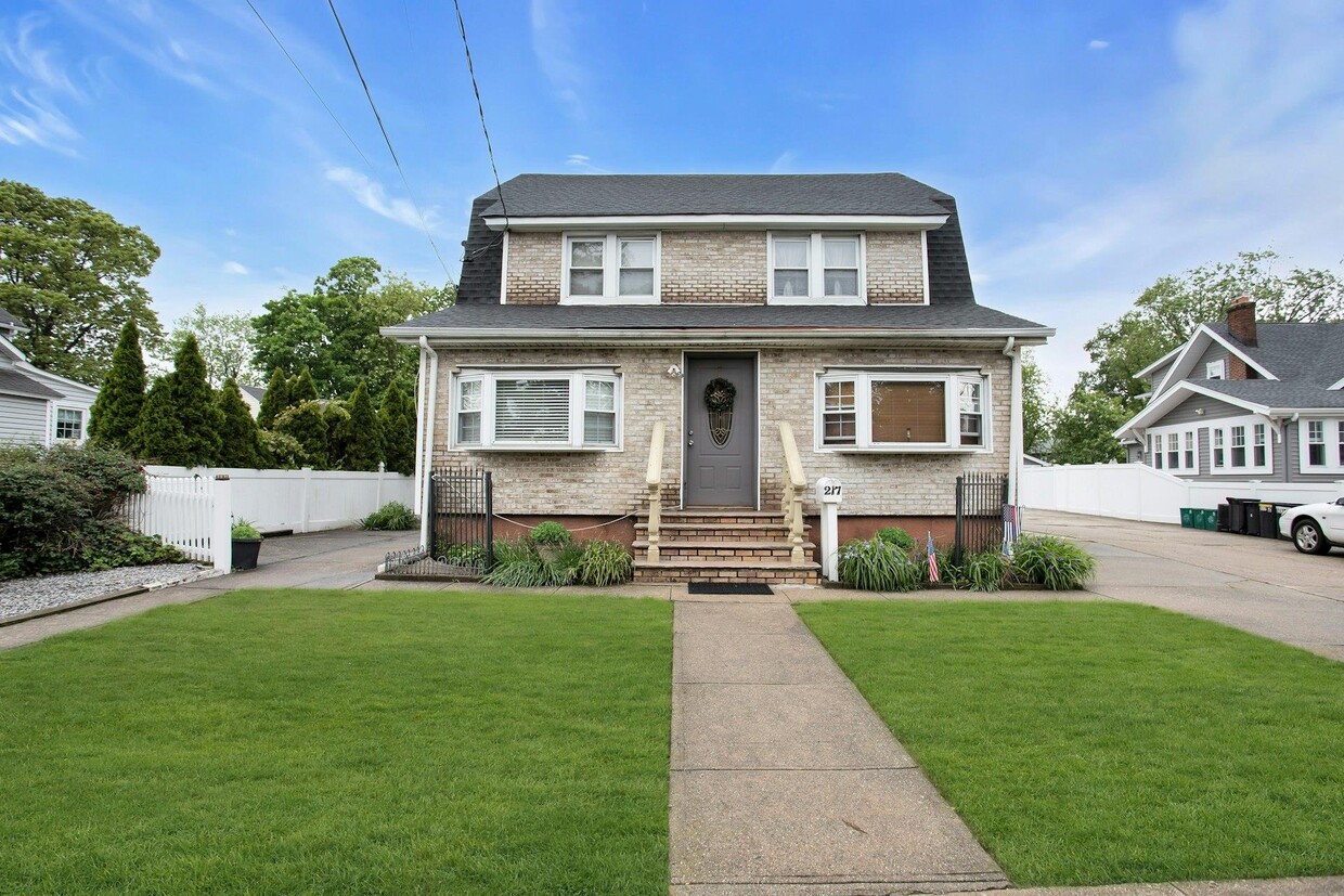 Primary Photo - 217 Rocklyn Ave