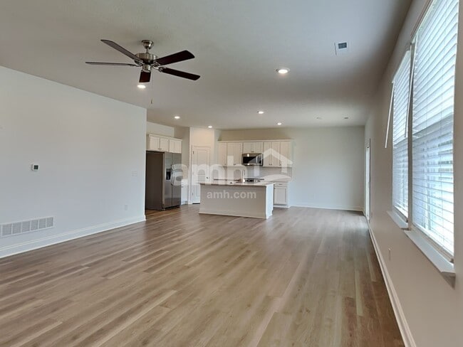 Building Photo - 9175 Henley Ave