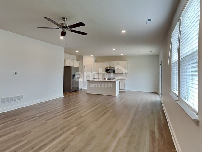 Foto del edificio - 9175 Henley Ave