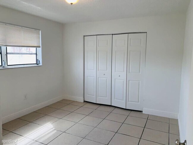 Foto del edificio - 1 br, 1 bath  - 580 NE 127th St 31