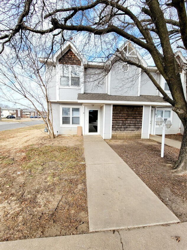 7210 W Douglas Ave, Wichita, KS 67212 House for Rent in Wichita, KS