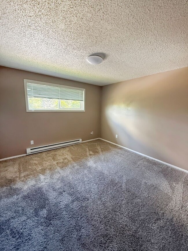 Building Photo - Comfortable 2 Bed / 1 Bath Just Steps from EWU