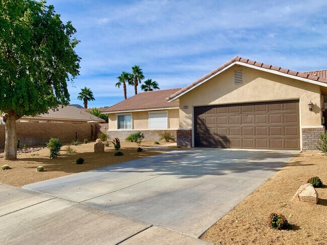 Foto del edificio - 78780 Birchcrest Cir