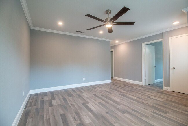 Foto del edificio - Remodeled & Updated Home w/ Patio Deck & Big Backyard & All Appliances Included