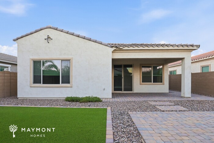 Foto del edificio - Beautiful 3-Bedroom Home with Private Patio