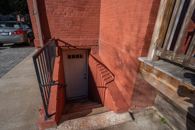 Entrada - 1873 3rd St NW