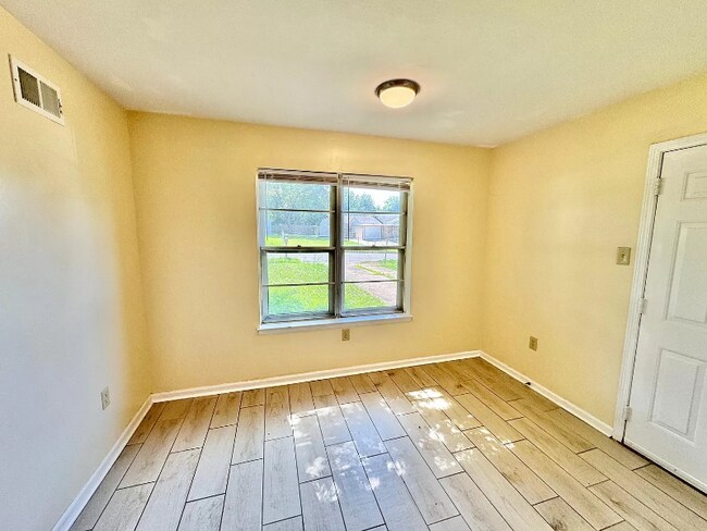 Building Photo - 4400 Elmridge St