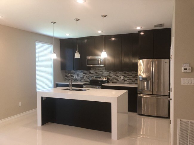 Building Photo - 7929 Elka Loop