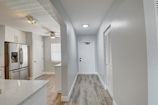 Building Photo - 14747 Cumberland Dr