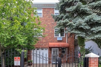 Building Photo - 56-25 Remsen Pl