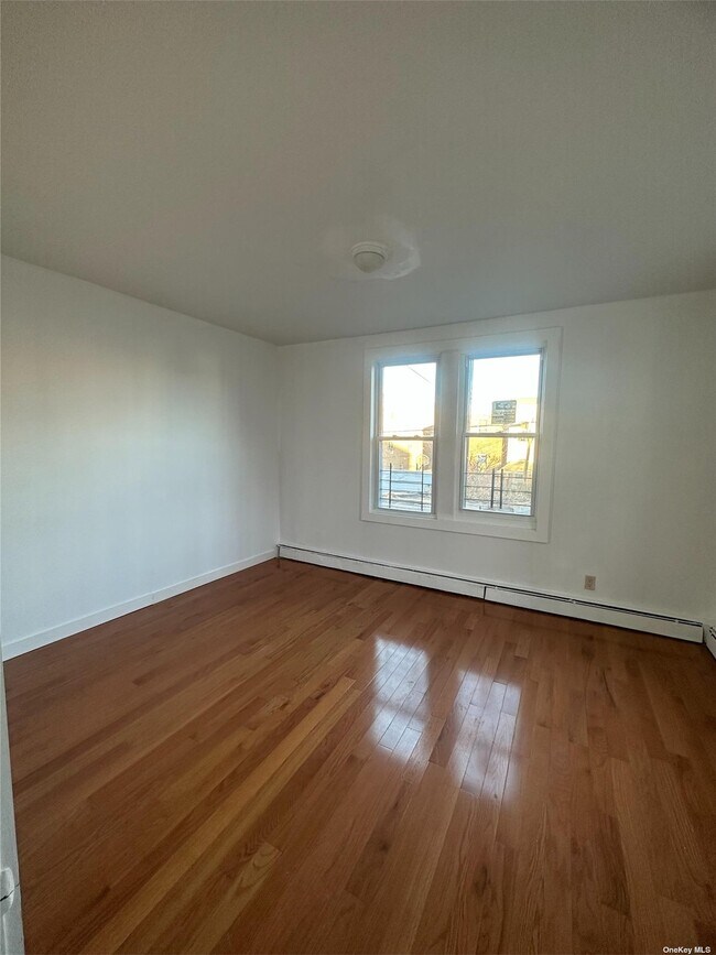 Building Photo - 335 Linwood St