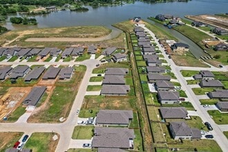 Building Photo - 13096 Laura Lake Dr