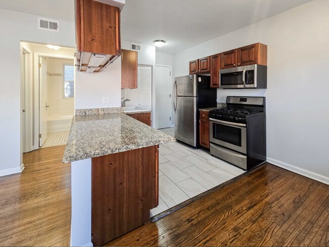 Foto del edificio - 3730 N Sheffield Ave