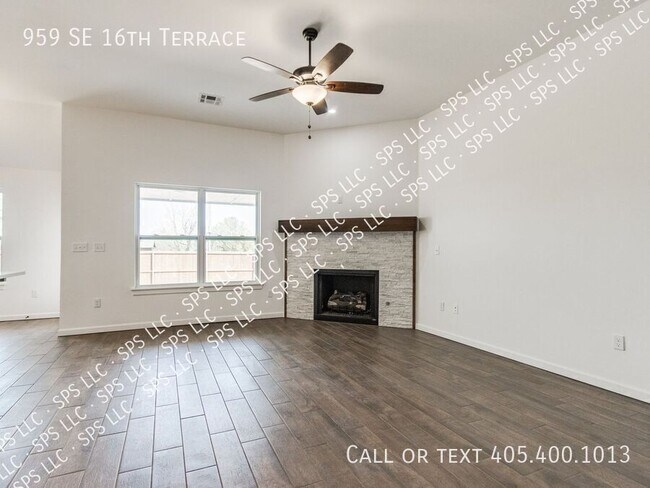 Foto del edificio - 959 SE 16th Terrace