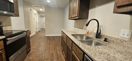 Building Photo - 2947 Cunningham Dr