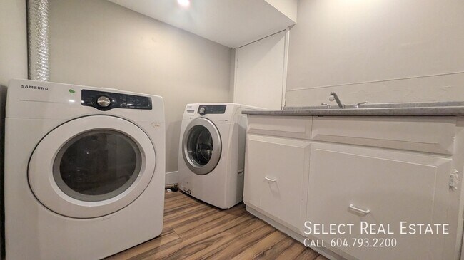 Photo du bâtiment - 46050 Camrose Ave