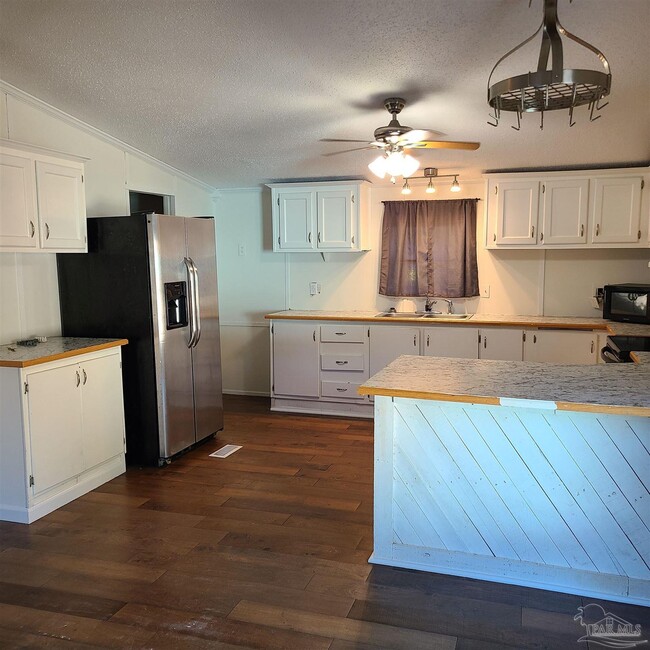 Building Photo - 1111 Mills Ave