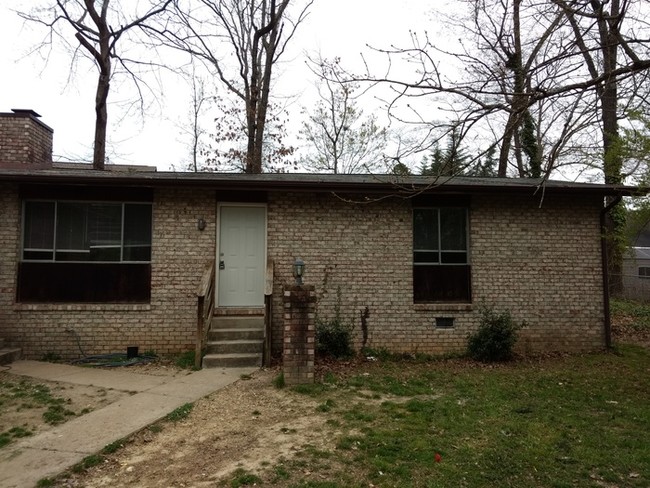 Building Photo - Stylish Hixson Duplex