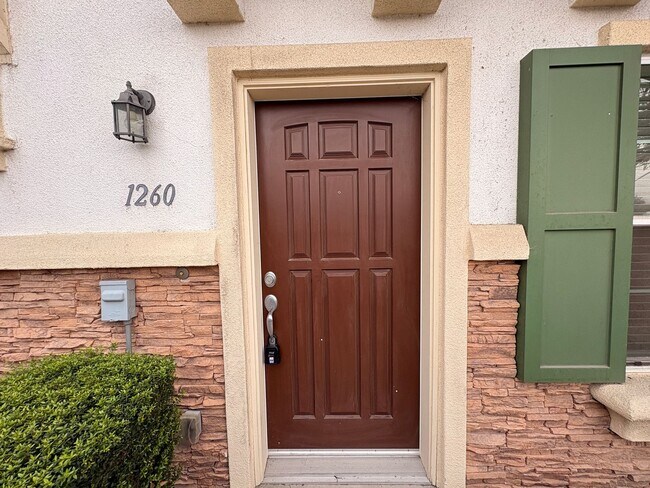 Foto del edificio - 2 Bed, 2.5 Bath in Anaheim!