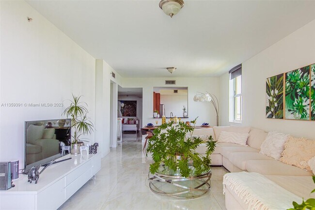 Foto del edificio - 3340 NE 190th St