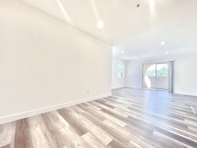 Building Photo - 2030 Ivar Ave