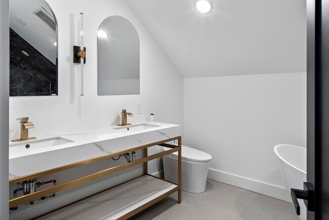 Building Photo - 19 Shirley Rd