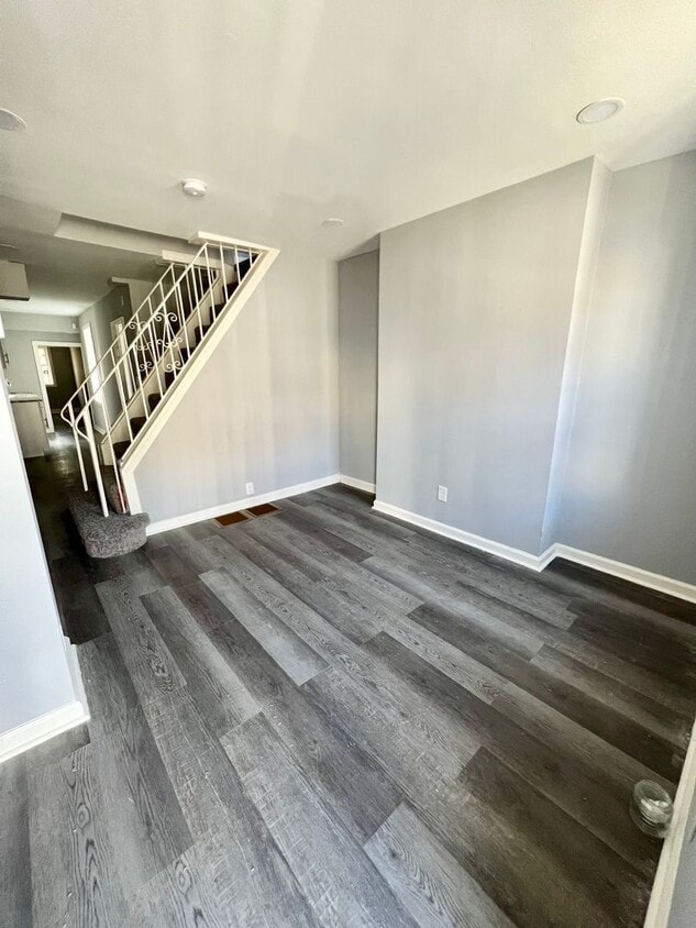 Recently rehabbed townhouse available in W... - Recently rehabbed townhouse available in W...