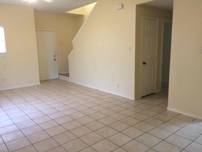 Building Photo - 7644 Windsor Oaks
