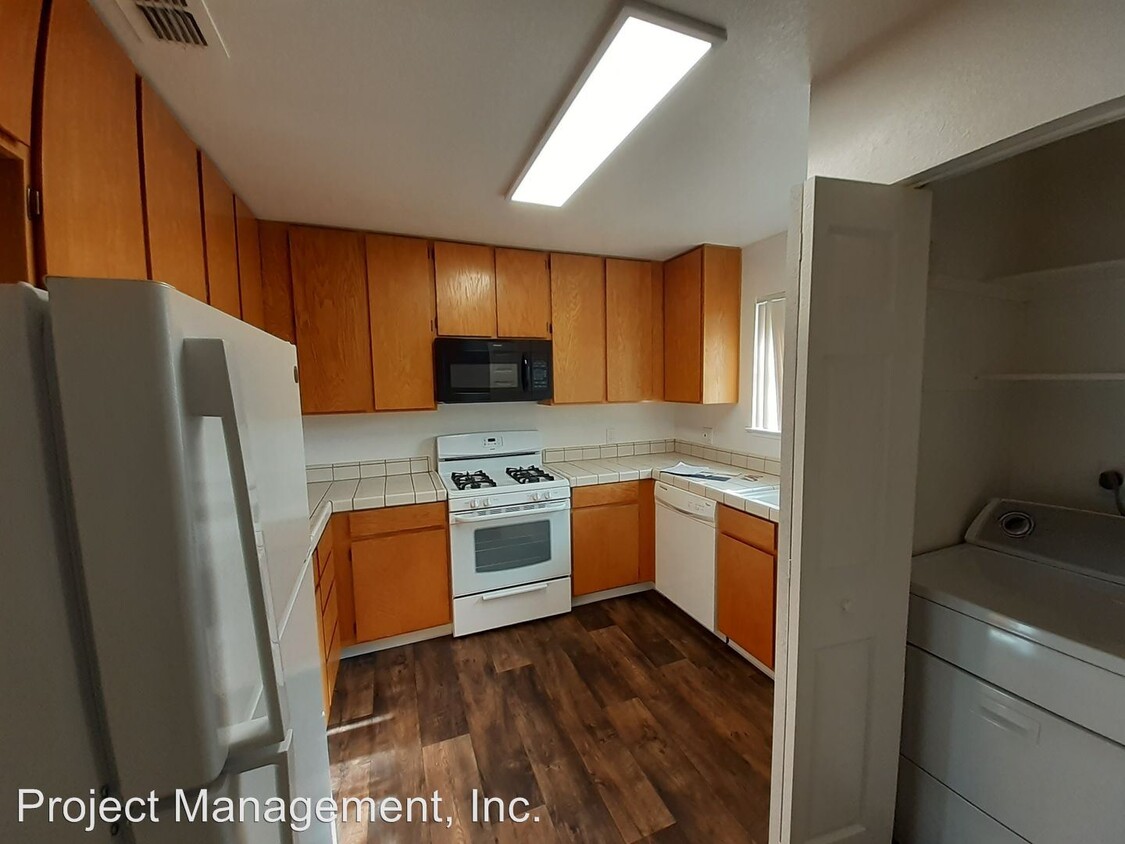 Foto principal - 8728 Fair Oaks Blvd