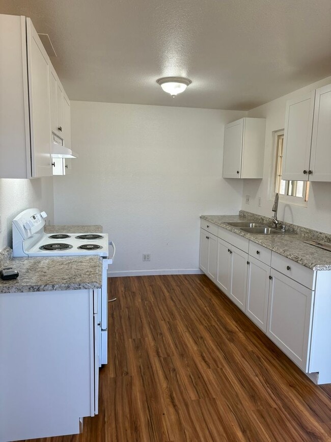 Building Photo - Chowchilla 3/2. A remodeld cutie!